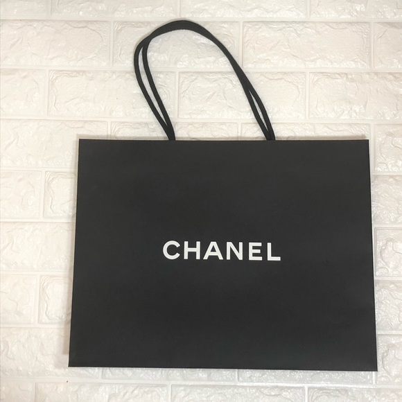 CHANEL Handbags - CHANEL Shopping bag